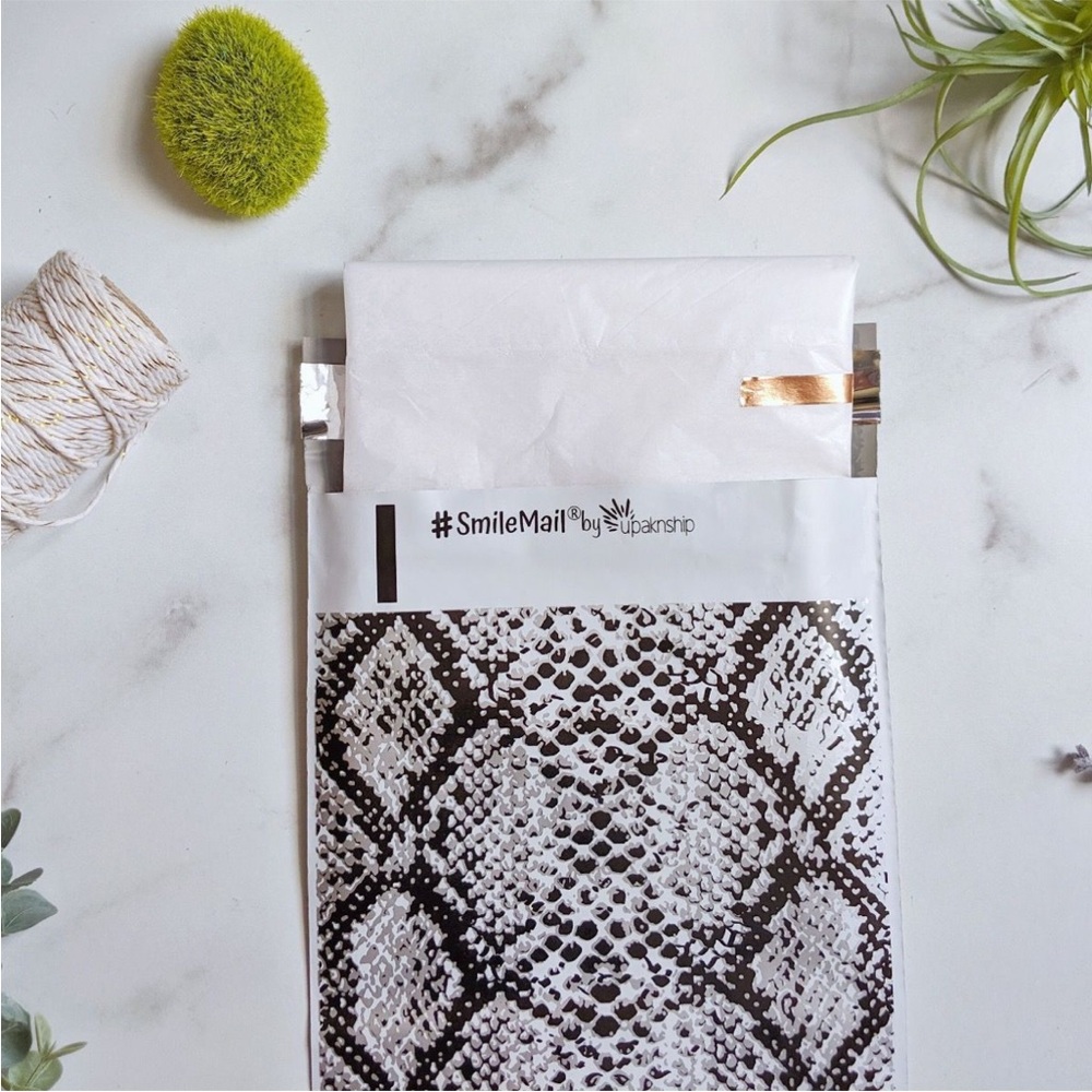 6x9 Snakeskin Print Polymailers, Pack of 25 - Picture 2 of 2
